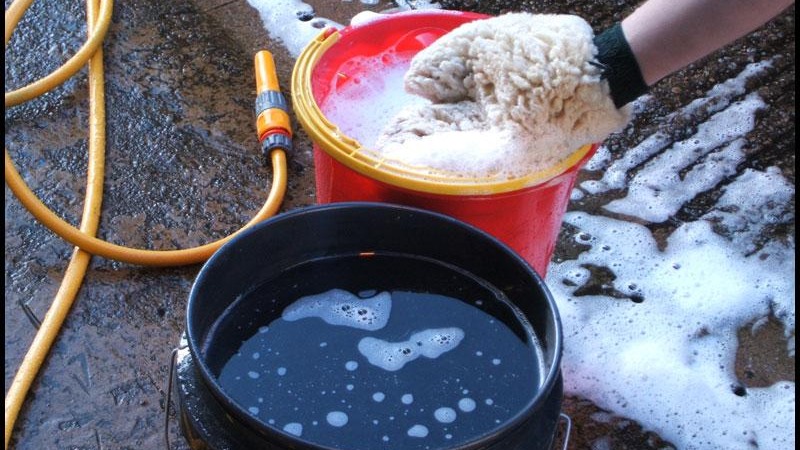 How to Wash Your Car Without Causing Scratches: The Complete Two-Bucket Method Guide